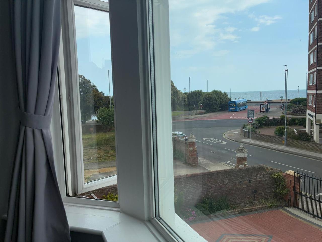 Inn By The Sea, Portsmouth - En Suite Rooms With Or Without Sea View, Onsite Ev 22Kw 朴次茅斯 外观 照片