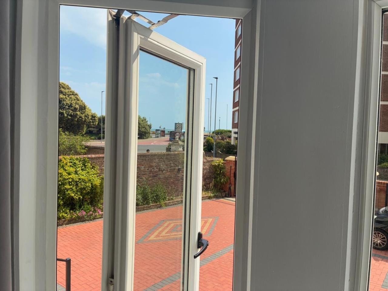 Inn By The Sea, Portsmouth - En Suite Rooms With Or Without Sea View, Onsite Ev 22Kw 朴次茅斯 外观 照片