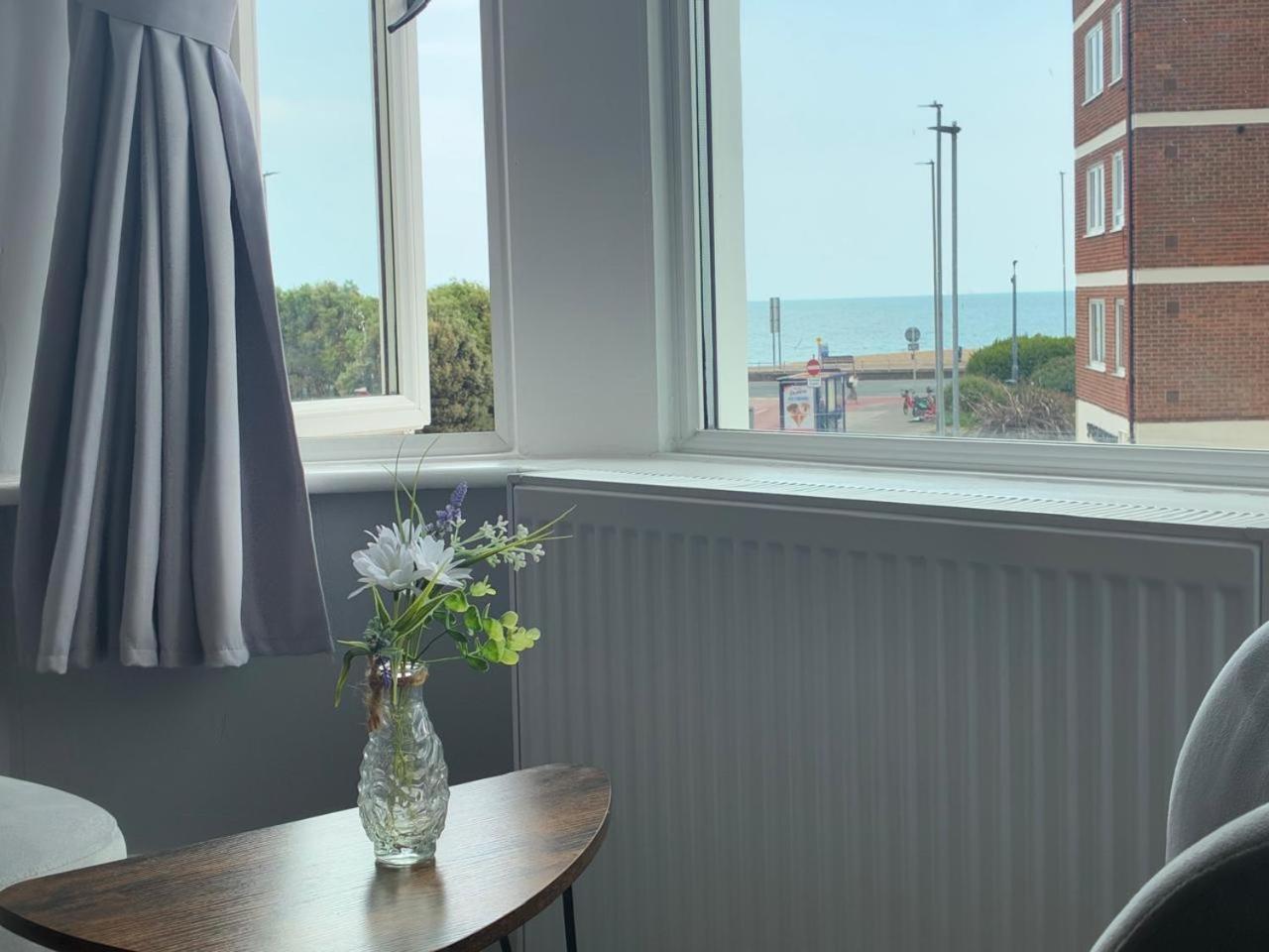 Inn By The Sea, Portsmouth - En Suite Rooms With Or Without Sea View, Onsite Ev 22Kw 朴次茅斯 外观 照片